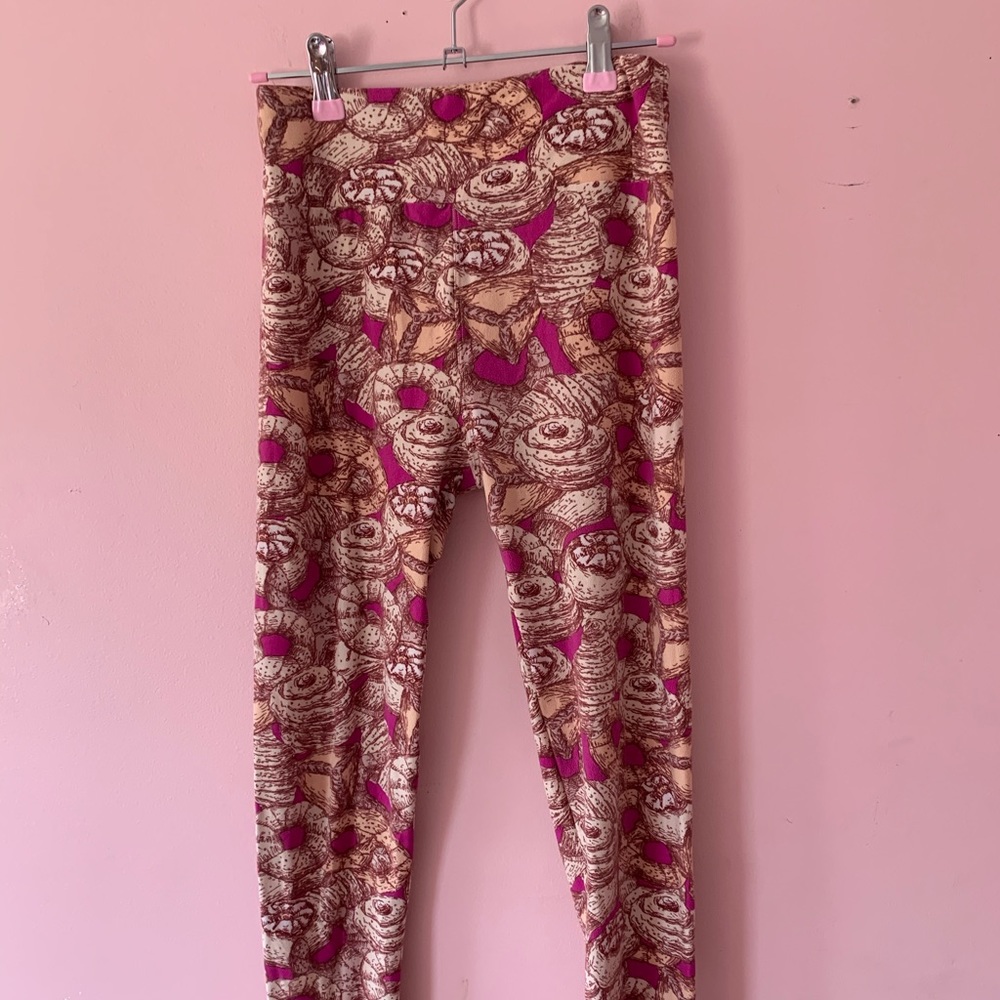 Lula Roe purple doughnut leggings